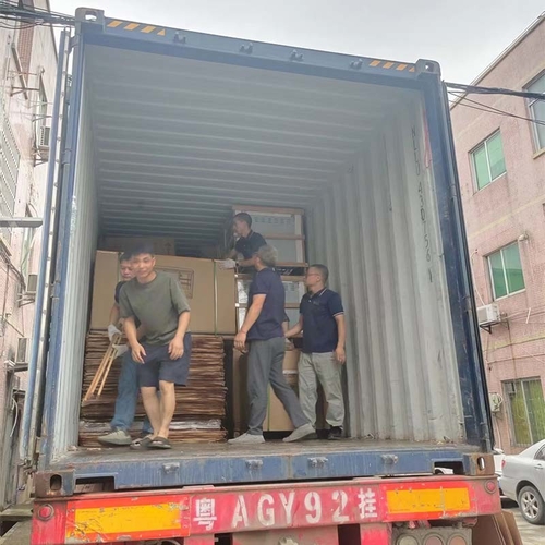 Dernière affaire concernant 1*40HQ conteneur de fabricant de glaçons, réfrigérateur et congélateur de cuisine pour le marché philippin