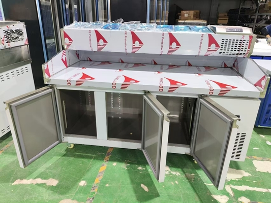 1.8M Table de travail de salade 3 portes sous-sol Table de préparation de pizza réfrigérée avec affichage supérieur