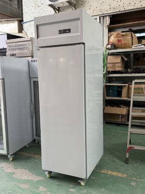 Congélateur vertical à une porte pour restaurant commercial, réfrigérateur de boulangerie avec plateaux